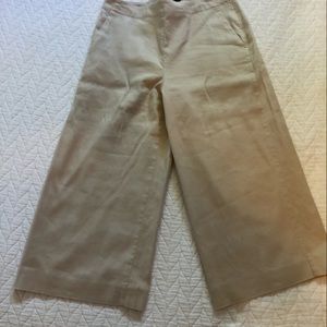 Ann Taylor. Wide leg, lined, cropped dress pants. Size4P